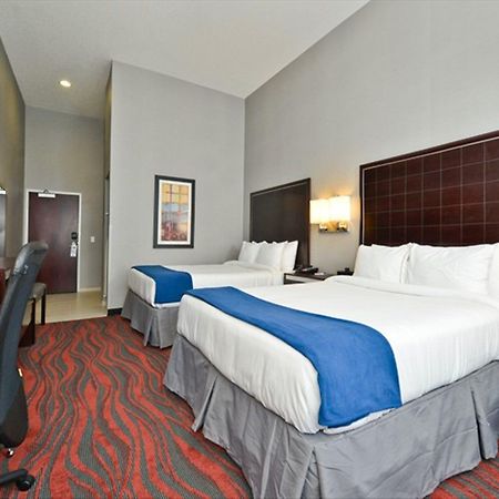 Holiday Inn Express & Suites Utica, An Ihg Hotel Номер фото